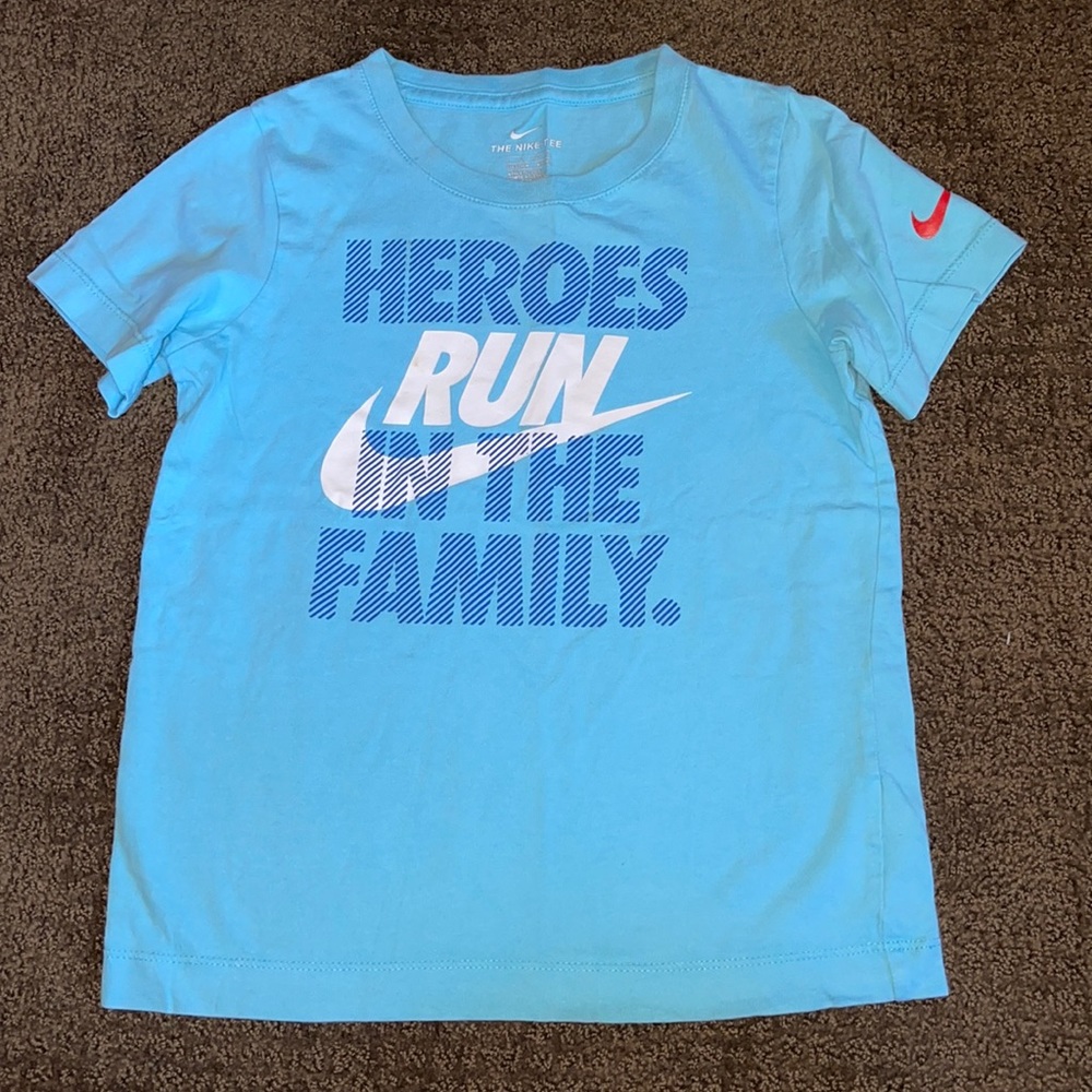 THE NIKE TEE Boy size 7 Nike T-shirt